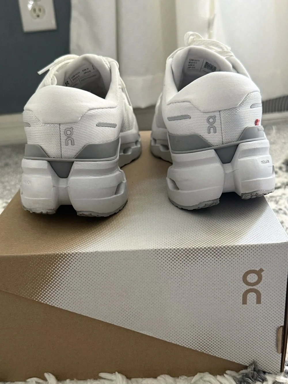 On Running Cloudsurfer 3 Frost/Glacier color Women’s Running Shoes - Size 11